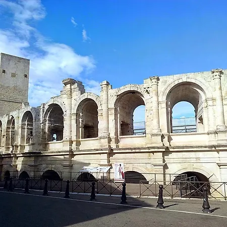 Le Nid Des Arenes Apartment *